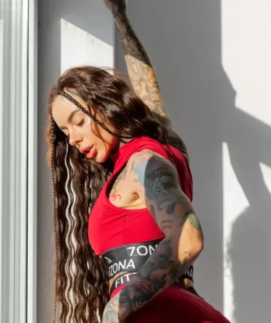 Stephany OnlyFans tattooed creative artist