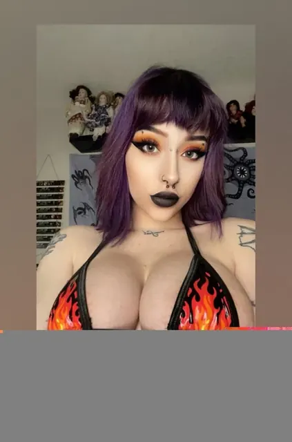 Stepsislilli OnlyFans goth mommy