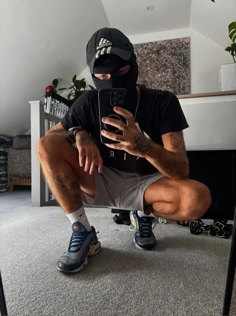 FeetMaster OnlyFans creator with stinky feet