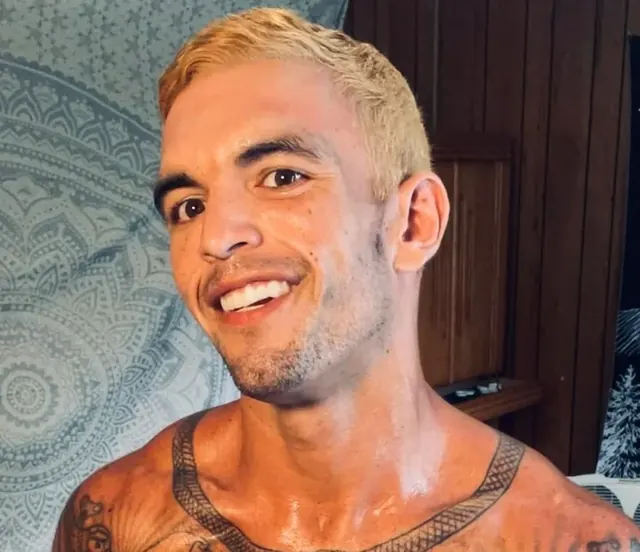 Straightfelon OnlyFans tattooed blonde creator