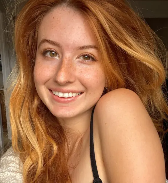Strawberry Kisses OnlyFans creator with steamy content