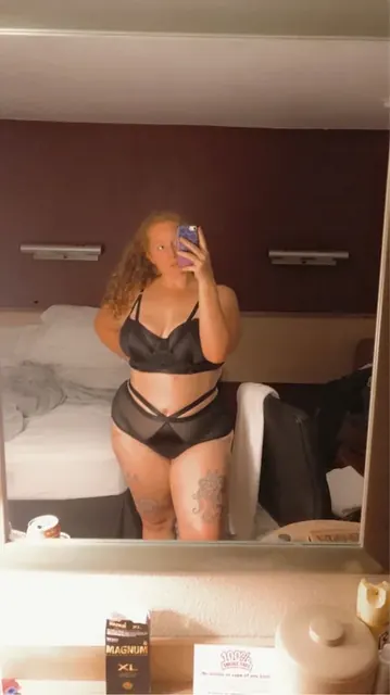 Scarlett OnlyFans Creator with tattoos