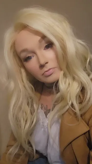 Summerr Surreal OnlyFans interactive content creator.