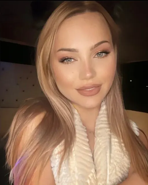 Mary OnlyFans blonde creator