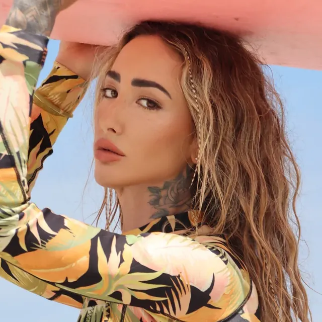 Surfer Girl OnlyFans profile showcasing wellness