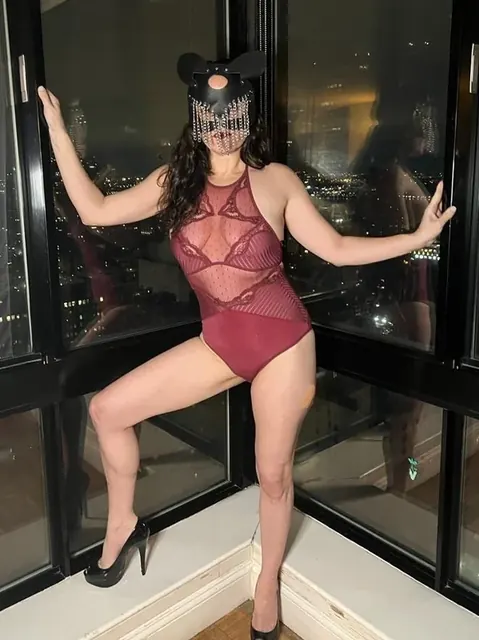 Sutton Sloane OnlyFans creator with exciting content