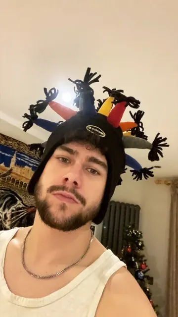 Sweatydigits OnlyFans creator with engaging content
