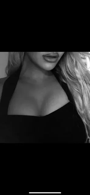 Issa OnlyFans creator with exclusive content