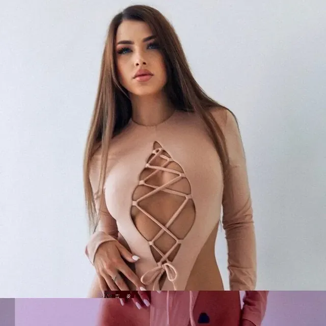 Sweet Jenny OnlyFans creator with enticing content