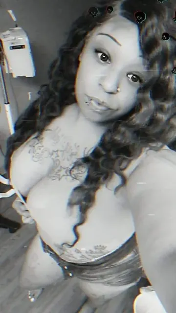 Sweetcaramelhunnie OnlyFans creator with engaging content