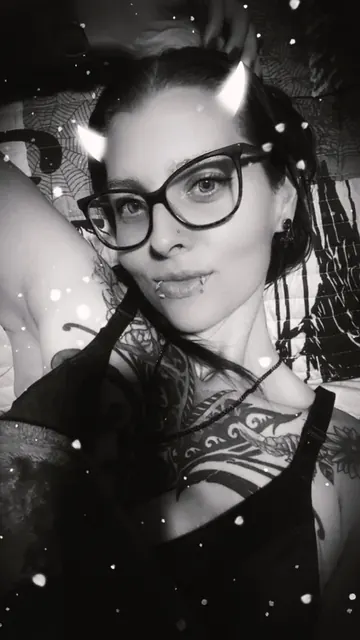 Gemini OnlyFans tattooed alternative creator