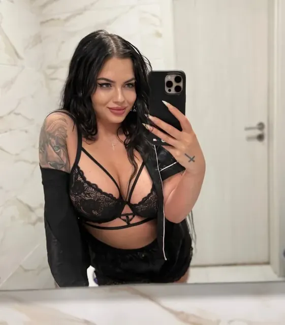 Sweetieenina OnlyFans curvy girl
