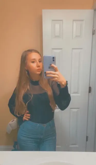 Mia OnlyFans creator with juicy content