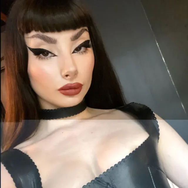 Séverine OnlyFans creator with exclusive content