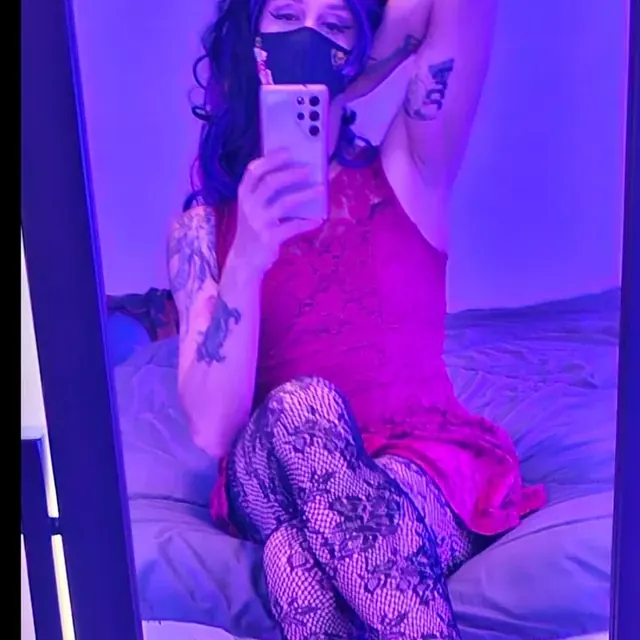 Sweet Sophie 💜 OnlyFans Tattooed Creator