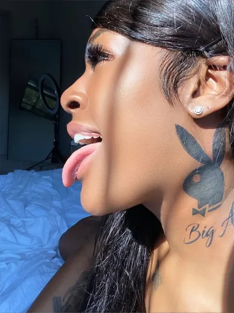 Sweettoothh OnlyFans creator with exclusive content