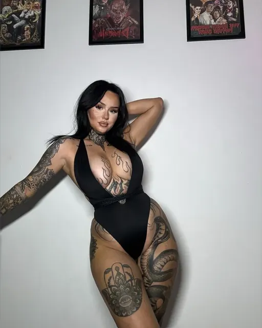 Ash OnlyFans tattooed alt model
