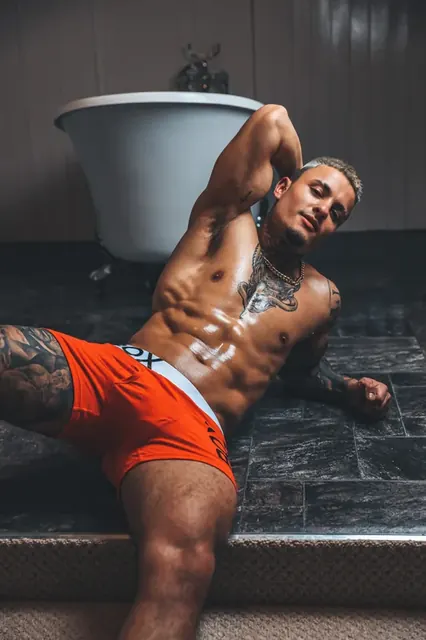 Tattooedtarzan OnlyFans British model with exclusive content.