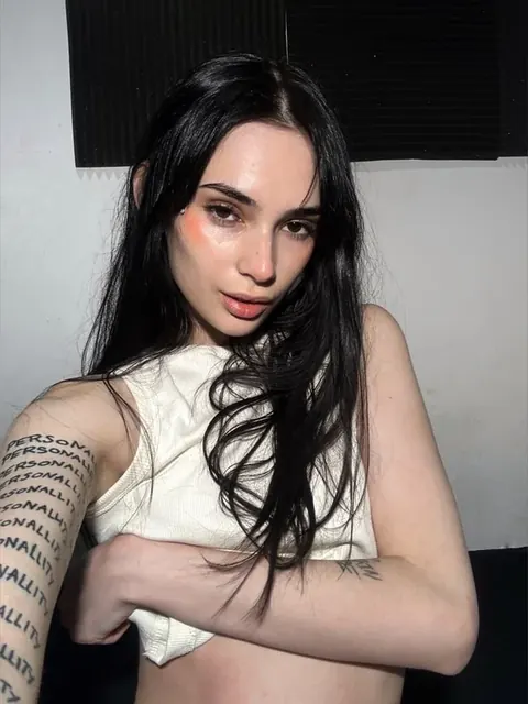 Taty 🖤 OnlyFans goth girl with black hair