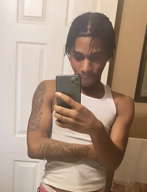 Tee Shlongz OnlyFans creator with custom content