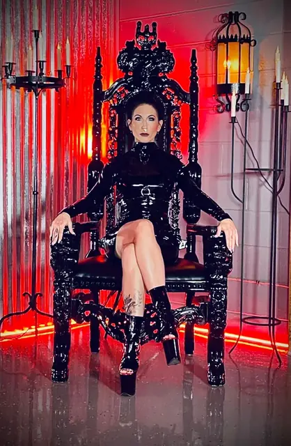 Temptress Raven Eve OnlyFans profile with exclusive content