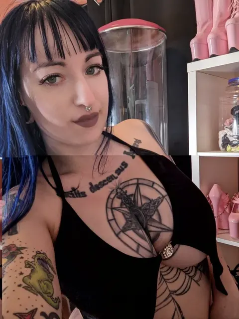 Jezebella Graves OnlyFans goth girlfriend