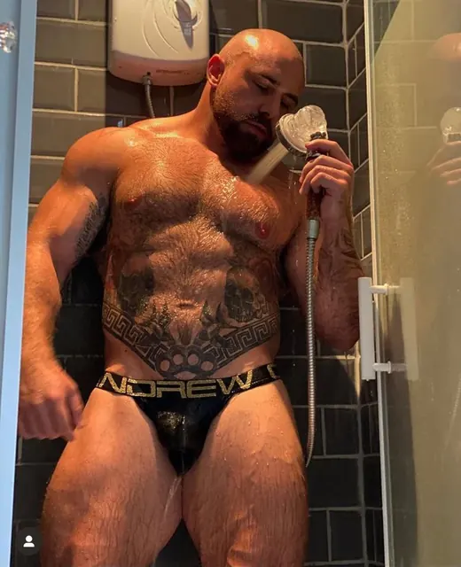 Lewis Braun OnlyFans creator with muscle bear appeal.
