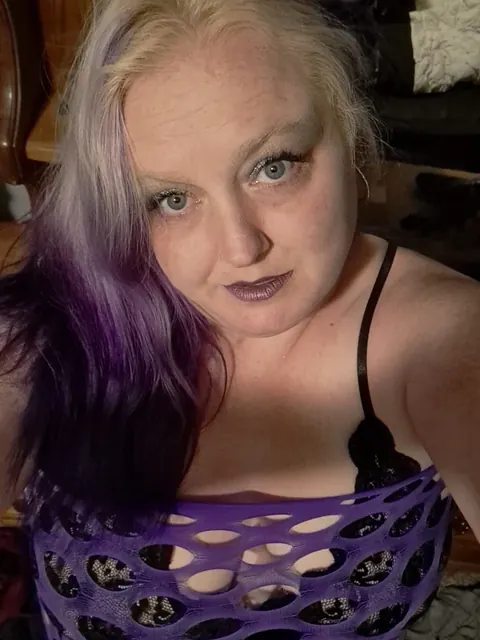 CrystaLee OnlyFans creator with a captivating personality