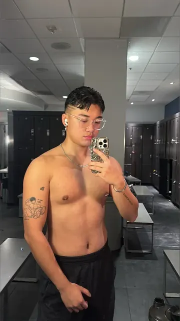 DANNY ICE OnlyFans creator with daily uploads