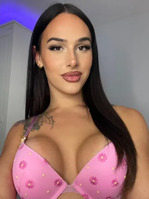 Eden OnlyFans British brunette TS creator