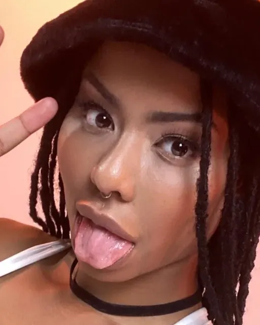 Kira Noir OnlyFans profile picture - Engaging creator
