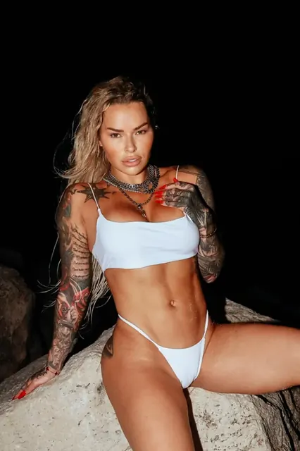 Nara Ford FREE OnlyFans glam model