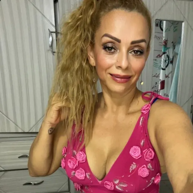Juana OnlyFans creator with toned physique