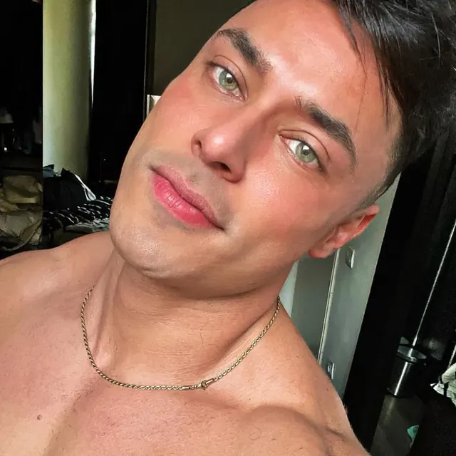 Theonevip OnlyFans Male Creator