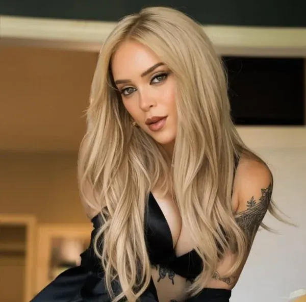 therealdarlaeliza OnlyFans blonde tattooed creator