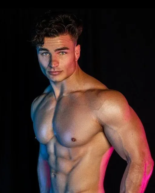 Peachy_D OnlyFans fitness model