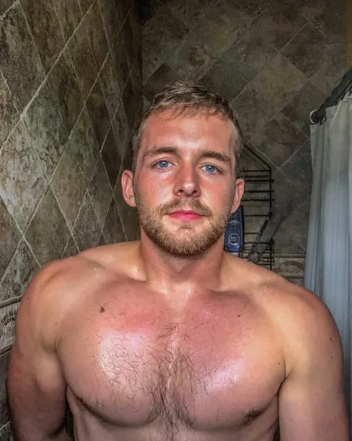 The Scuba Gay OnlyFans profile with athletic build