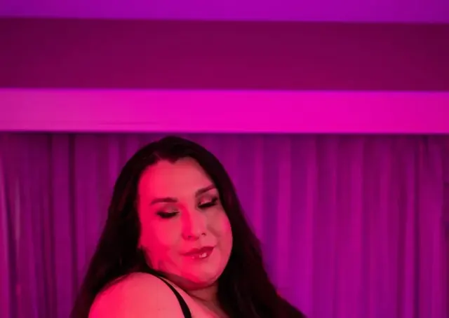 Theshemeatress OnlyFans curvy creator