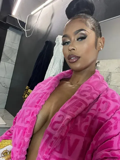 Theylovestori OnlyFans creator with engaging content