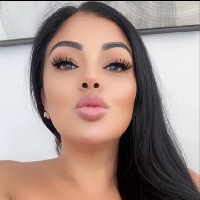 I Dick Pics OnlyFans creator with engaging content