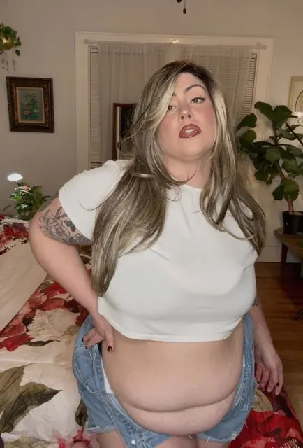 Kendall on OnlyFans - body-positive feminist creator
