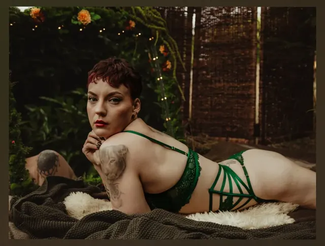 Tide OnlyFans tattooed artist