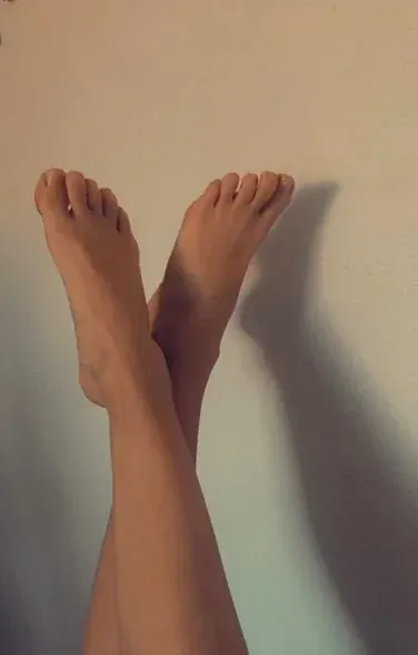 Tiny Feet OnlyFans creator with tiny feet