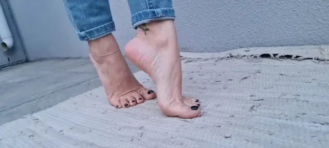 Tippyto3s69 OnlyFans tattooed feet
