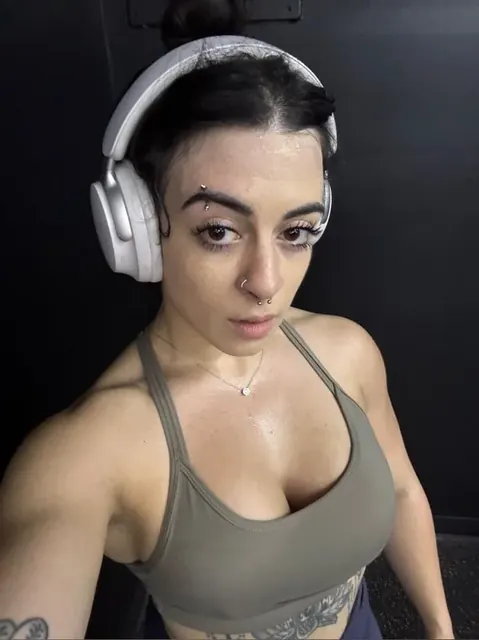 babyyniaa OnlyFans creator with muscle flexing content