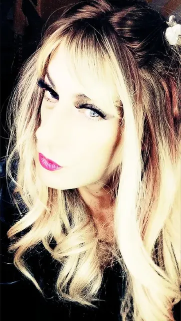 Alex TV OnlyFans blonde creator