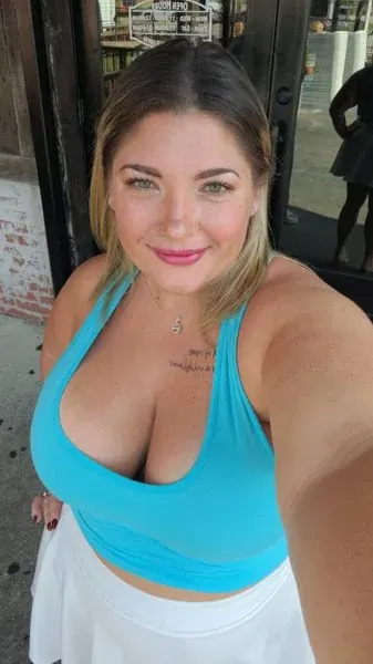 u276211896 OnlyFans hotwife and milf