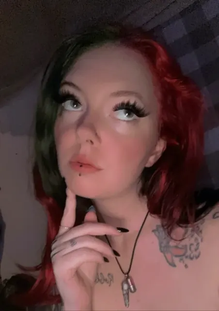 Lilith OnlyFans creator and tattoo artist
