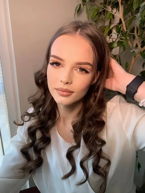 Elly OnlyFans creator with unique insights
