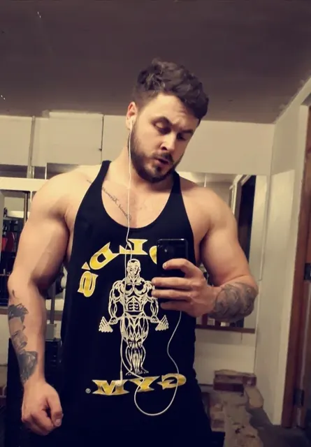 U7701051 OnlyFans London party lad